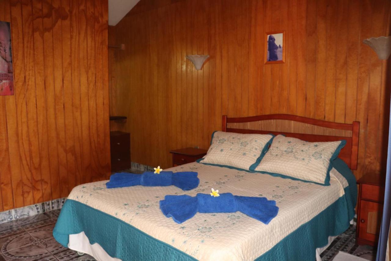 Hostal Avareipua Hanga Roa Exterior foto