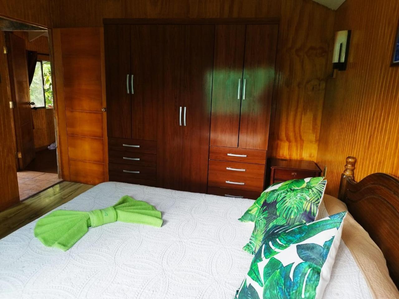 Hostal Avareipua Hanga Roa Exterior foto