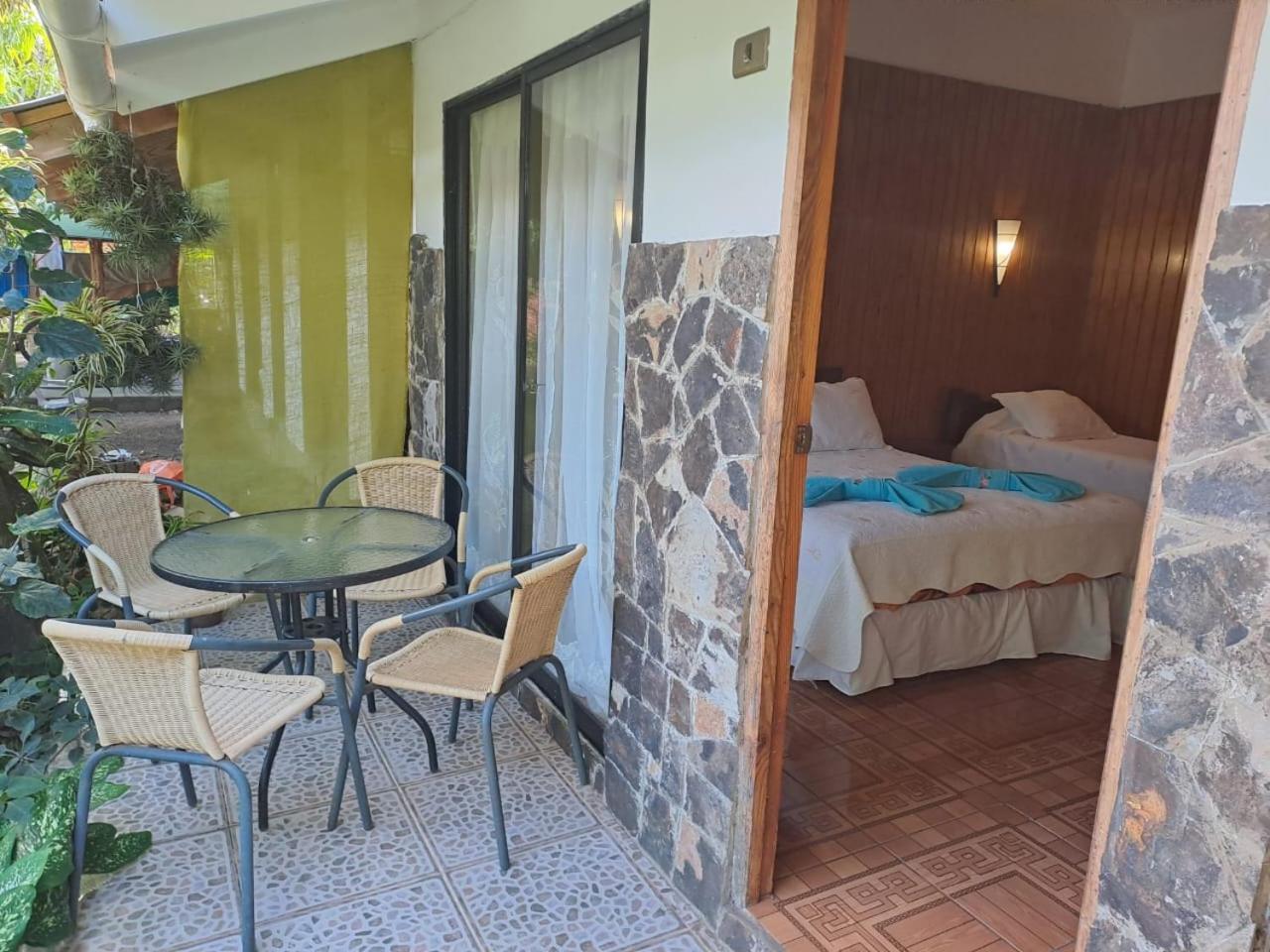 Hostal Avareipua Hanga Roa Exterior foto